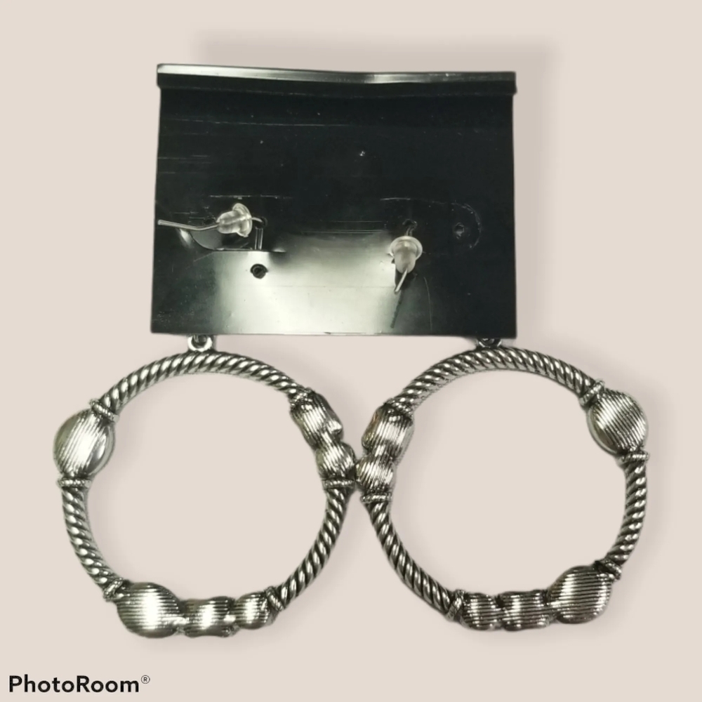 🔥2/$30🔥 Glamorous Garland Green Earring - Picture 3 of 3
